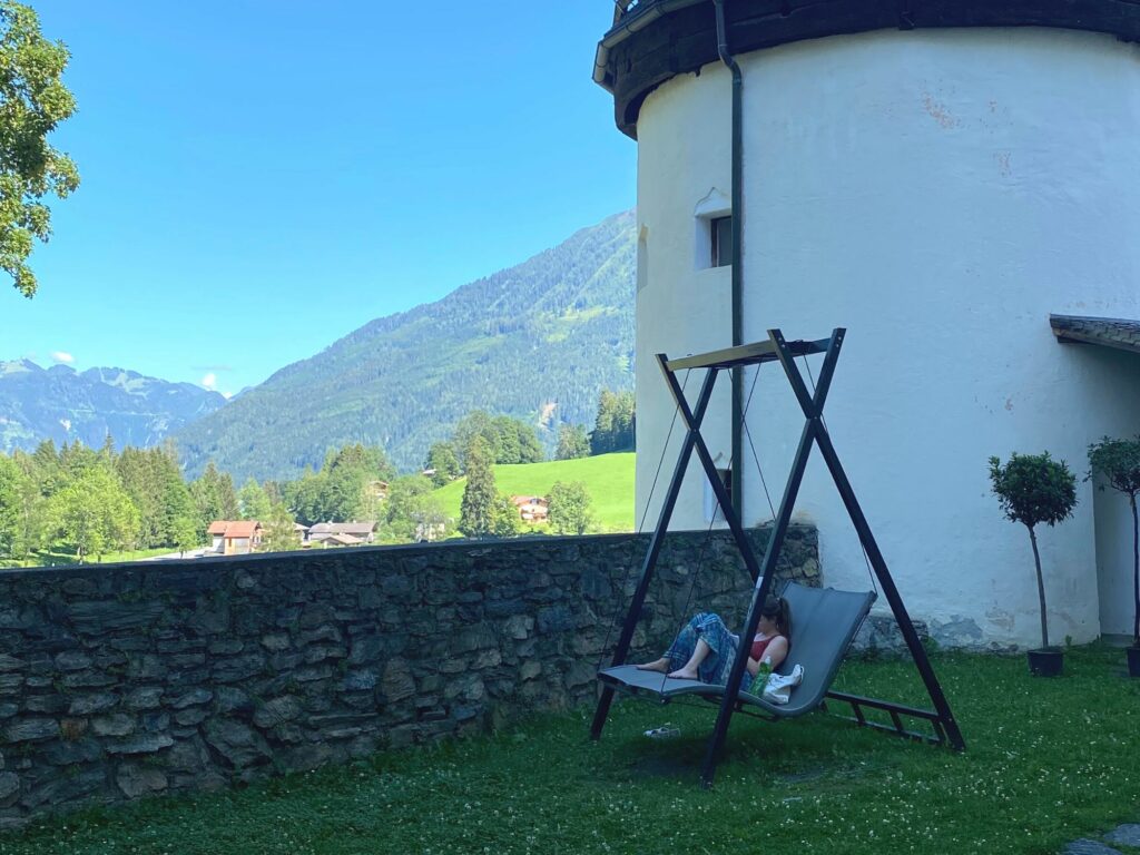 Trust, let go and flow Goldegg Journaling im Schloss